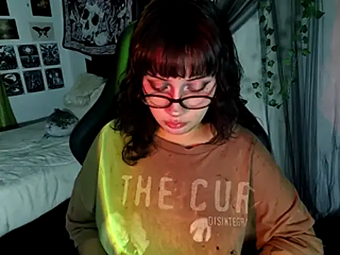 Snapshot of blue_katt chatting on December 4, 2025, 9:25 pm blue katt online show from December 4, 2025, 9:25 pm