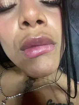 Snapshot of Emily_sharlot chatting on December 21, 2025, 6:04 am Emily sharlot online show from December 21, 2025, 6:04 am