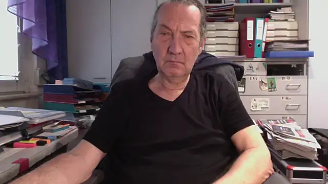 HMStraps01 online show from February 26, 2025, 8:28 am