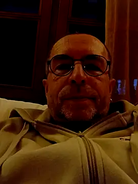 Snapshot of Xavspank2 chatting on February 8, 2026, 5:43 pm Xavspank2 online show from February 8, 2026, 5:43 pm