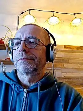 Snapshot of Xavspank2 chatting on February 3, 2026, 10:42 am Xavspank2 online show from February 3, 2026, 10:42 am