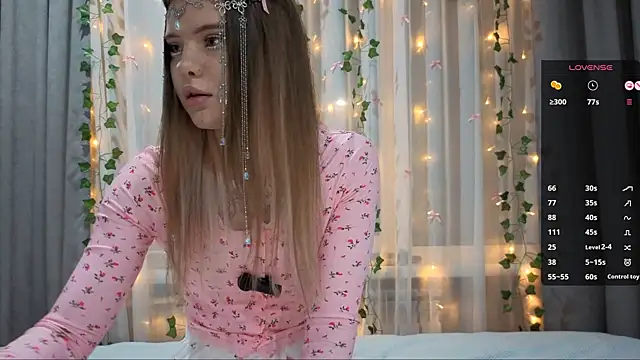 CarolinePepper online show from January 12, 2026, 1:51 pm