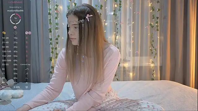 Snapshot of CarolinePepper chatting on February 6, 2026, 1:51 pm CarolinePepper online show from February 6, 2026, 1:51 pm