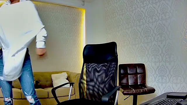 MaxKaiden online show from March 3, 2026, 5:36 am