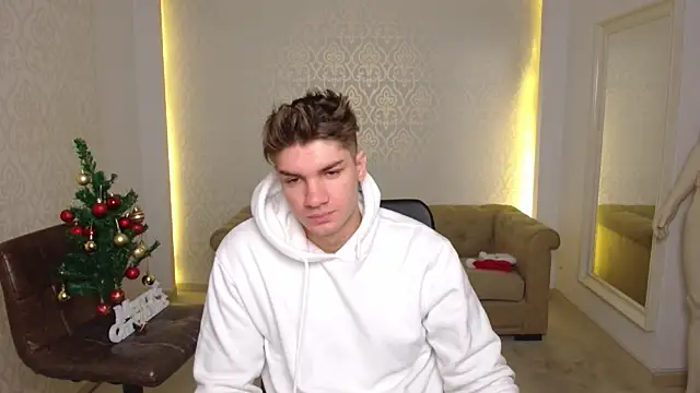 MaxKaiden online show from December 22, 2025, 5:40 am