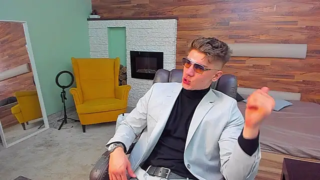 MaxKaiden online show from March 7, 2026, 5:47 am