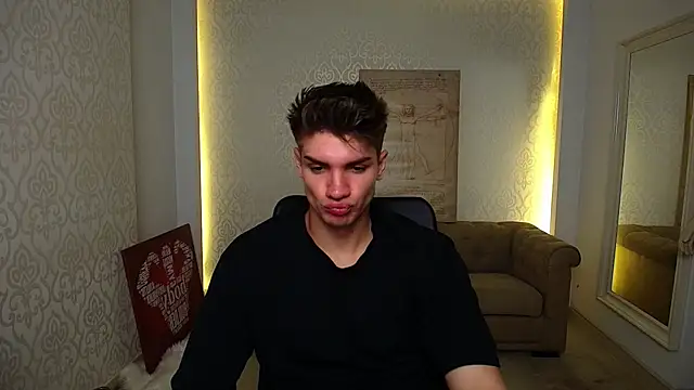 MaxKaiden online show from October 2, 2025, 4:27 am