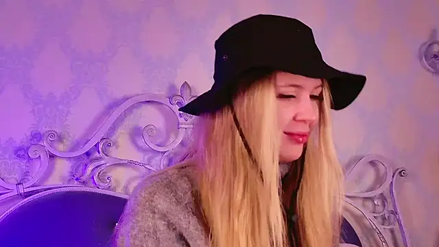 BECKI VRES online show from October 9, 2025, 8:42 pm