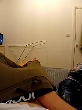 Snapshot of Eusuntnoulgigolo chatting on February 6, 2026, 8:27 pm Eusuntnoulgigolo online show from February 6, 2026, 8:27 pm