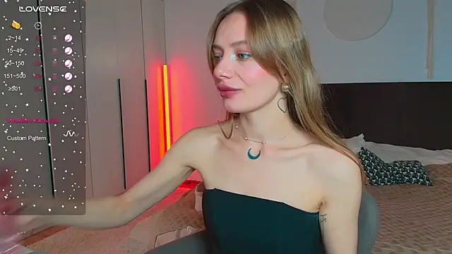 LunaticaBae online show from October 9, 2025, 5:19 am