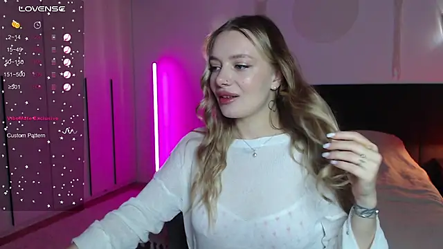 LunaticaBae online show from February 24, 2025, 1:02 am