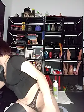 MirianaB online show from December 18, 2025, 11:52 pm