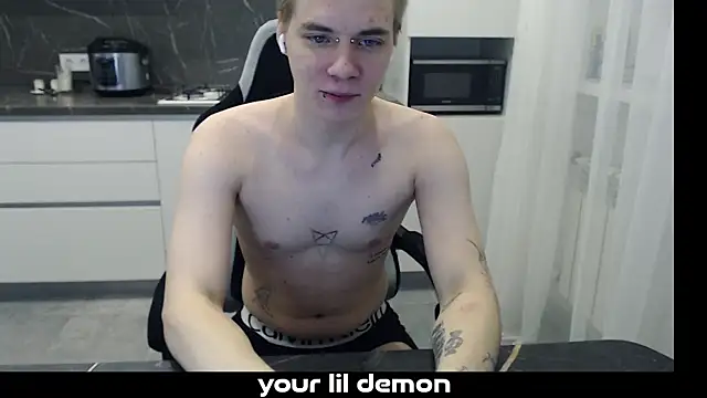 Snapshot of yourlildemon chatting on February 18, 2026, 6:26 pm yourlildemon online show from February 18, 2026, 6:26 pm