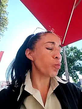 Coeur de luxure online show from December 17, 2025, 1:49 pm