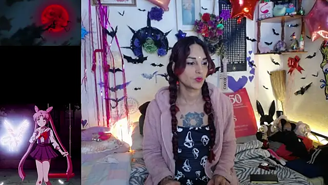 purplekattlyn online show from May 18, 2026, 6:29 am