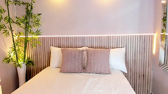 Snapshot of GeorginaReyes chatting on March 19, 2025, 10:42 pm GeorginaReyes online show from March 19, 2025, 10:42 pm