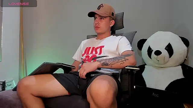 Snapshot of mattiwsmorris_ chatting on October 25, 2025, 7:29 am mattiwsmorris  online show from October 25, 2025, 7:29 am