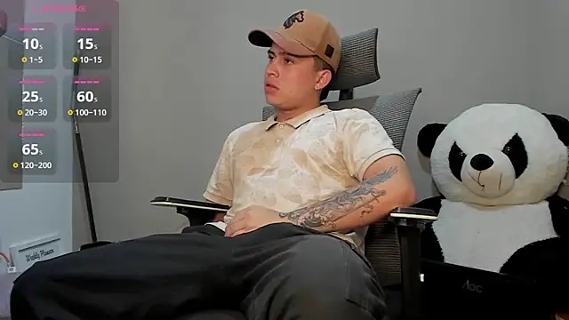 mattiwsmorris  online show from October 31, 2025, 6:21 am