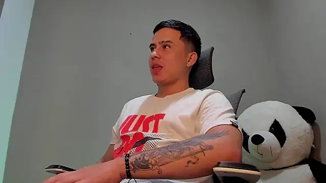 Snapshot of mattiwsmorris_ chatting on October 20, 2025, 1:18 am mattiwsmorris  online show from October 20, 2025, 1:18 am