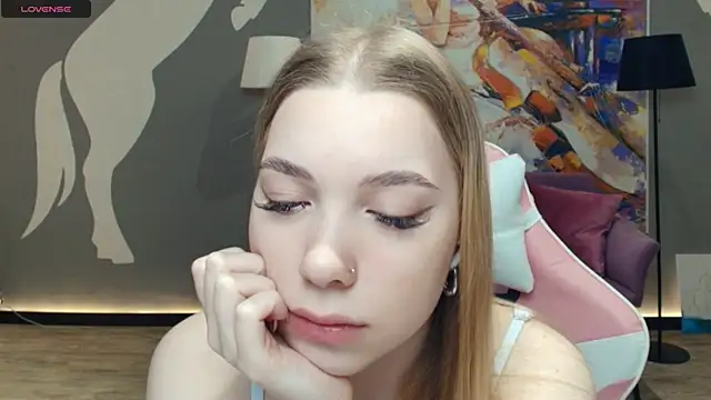 FloraBonde online show from December 19, 2025, 11:12 am