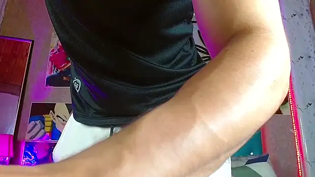 Snapshot of LiamAndrewzz chatting on February 28, 2026, 4:45 am LiamAndrewzz online show from February 28, 2026, 4:45 am