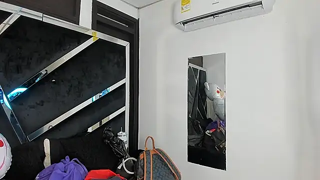 Snapshot of Rubyxht chatting on February 17, 2026, 12:46 pm Rubyxht online show from February 17, 2026, 12:46 pm