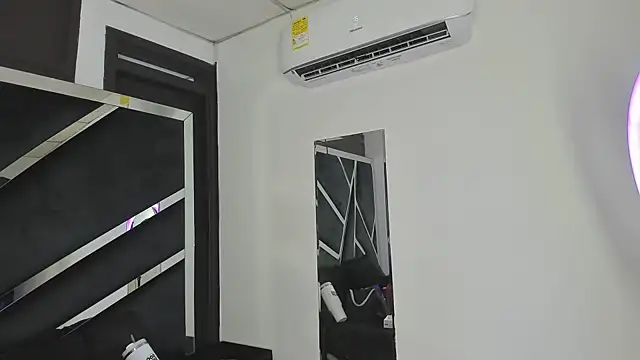 Rubyxht online show from November 7, 2025, 12:42 pm