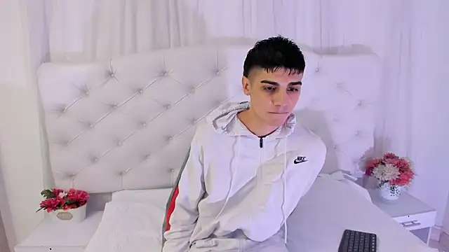 frank jhonsson online show from September 10, 2025, 7:13 pm