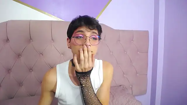Snapshot of Damiian21_ chatting on February 22, 2025, 2:41 pm Damiian21 online show from February 22, 2025, 2:41 pm