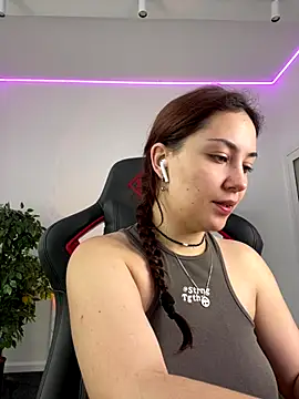 AshleySkott  online show from October 6, 2025, 8:26 am