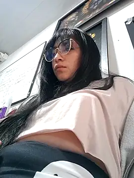 Snapshot of Arielle_lov chatting on October 19, 2025, 11:13 am Arielle lov online show from October 19, 2025, 11:13 am