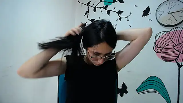Snapshot of Arielle_lov chatting on February 28, 2025, 6:31 pm Arielle lov online show from February 28, 2025, 6:31 pm