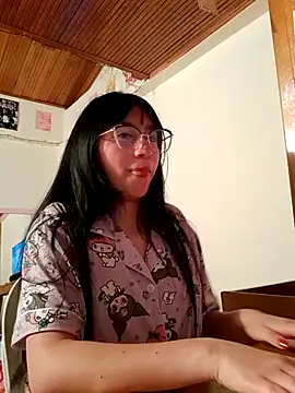 Snapshot of Arielle_lov chatting on October 1, 2025, 12:06 am Arielle lov online show from October 1, 2025, 12:06 am