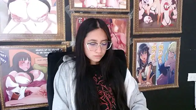 Snapshot of Arielle_lov chatting on March 17, 2025, 11:31 am Arielle lov online show from March 17, 2025, 11:31 am