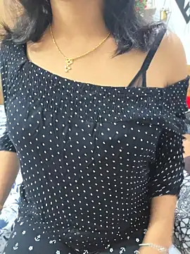 RealcoupleP online show from May 20, 2026, 6:49 pm