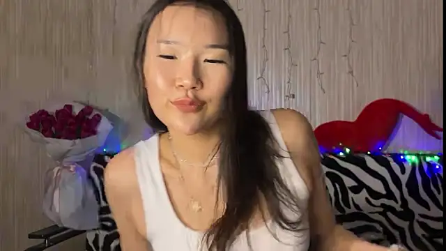 Asian Vi online show from March 11, 2025, 5:13 pm