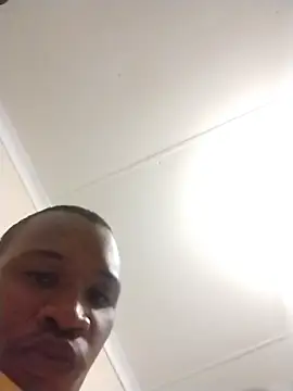 Snapshot of TwistedR chatting on October 31, 2025, 11:55 pm TwistedR online show from October 31, 2025, 11:55 pm