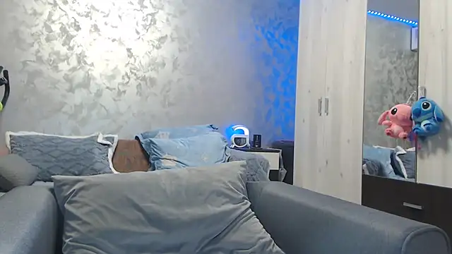 RosesandLillies online show from November 25, 2025, 5:35 pm