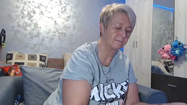 RosesandLillies online show from November 17, 2025, 6:12 pm