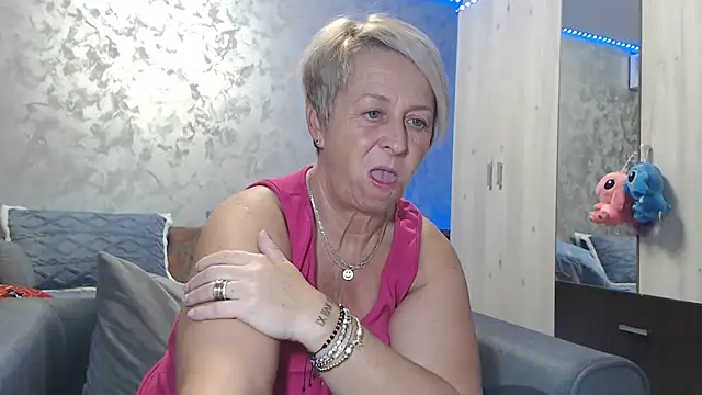 RosesandLillies online show from November 30, 2025, 5:58 pm