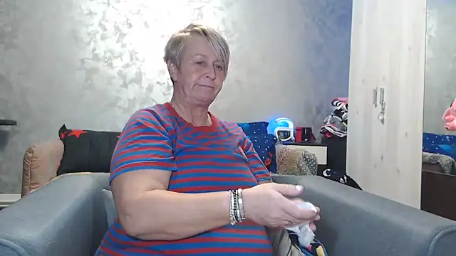 RosesandLillies online show from January 15, 2026, 4:43 pm