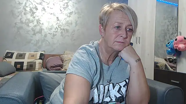 RosesandLillies online show from February 19, 2026, 6:27 pm