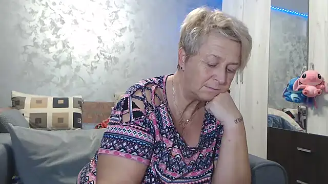 RosesandLillies online show from November 13, 2025, 6:34 pm