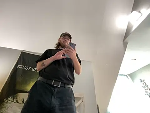 Explosive andyy online show from October 27, 2025, 4:08 pm