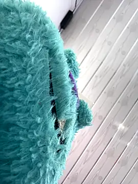 Emily-teen online show from December 19, 2025, 7:49 pm