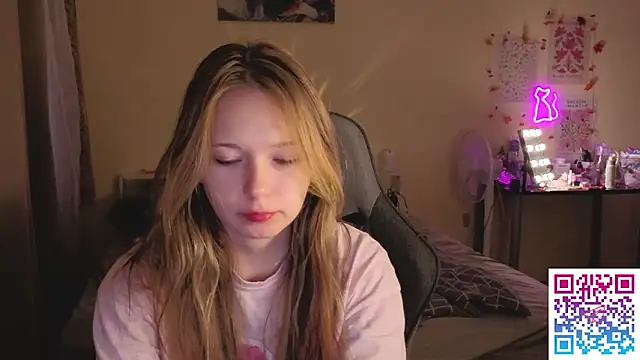 Snapshot of boozekirs_ chatting on October 27, 2025, 2:45 am boozekirs online show from October 27, 2025, 2:45 am