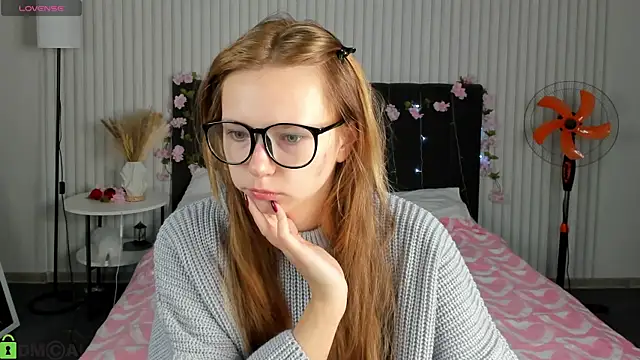 Snapshot of boozekirs_ chatting on October 6, 2025, 3:19 am boozekirs online show from October 6, 2025, 3:19 am