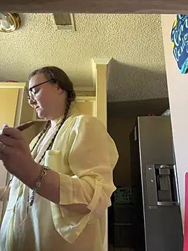 HTXBELLE online show from March 20, 2025, 4:53 pm