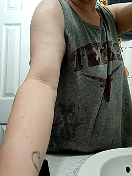 HTXBELLE online show from October 18, 2025, 1:40 am