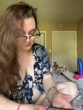 HTXBELLE online show from March 19, 2025, 5:28 pm